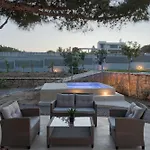 Cavos Boutique Homes *