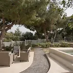 Cavos Boutique Homes Istmia