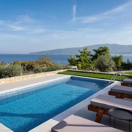 Cavos Boutique Homes * Istmia