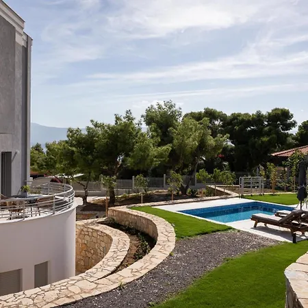 Cavos Boutique Homes Istmia