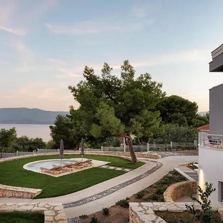 Cavos Boutique Homes *