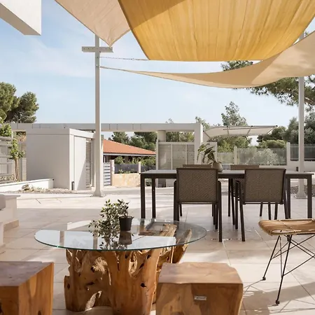 Cavos Boutique Homes * Istmia
