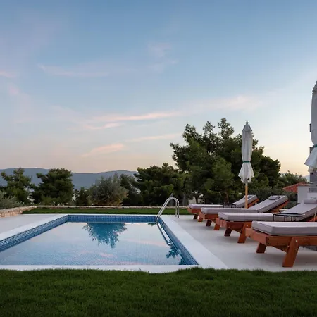 Cavos Boutique Homes * Istmia
