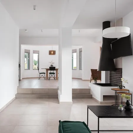 Cavos Boutique Homes Istmia