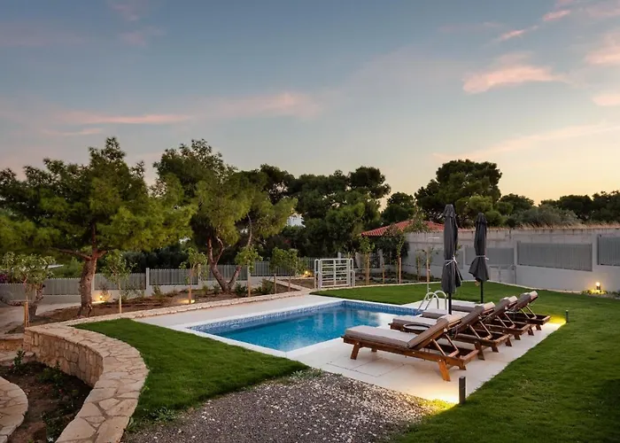 아파트 Cavos Boutique Homes 이스트미아